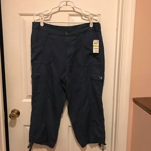 NWT. Style & Co. women’s cargo utility Capri
